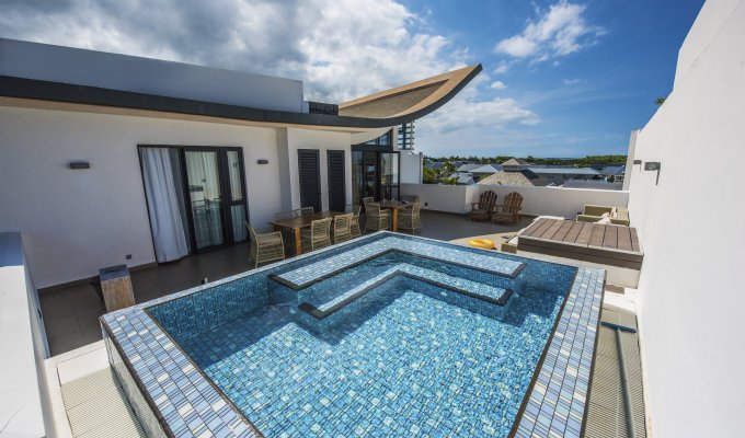 Mauritius Penthouse in a holiday complex on the Roches Noires Beach East coast