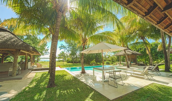 Mauritius Beachfront Villa Rentals in Trou d'Eau Douce close to Cerfs Island