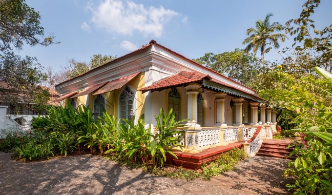 Goa luxury villa with private pool and close to Bastora and Mapusa with breakfast and housekeeping