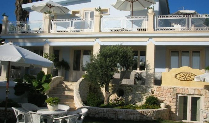 SICILY HOLIDAY VILLA RENTALS - Seafront Luxury Villa Vacation Rentals