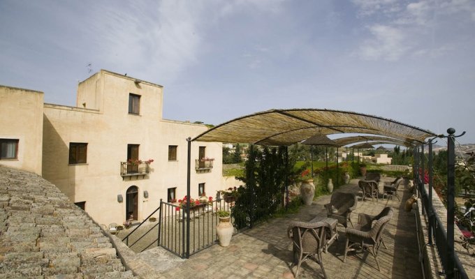 SICILY HOLIDAY VILLA RENTALS - Luxury Villa Vacation Rentals with pool near Trapani