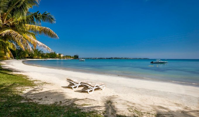 Mauritius Beachfront Villa Rentals in Grand Bay Merville Beach with Staff