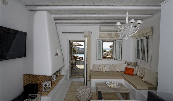 Greece Mykonos villa vacation rentals near the Kalafatis beach