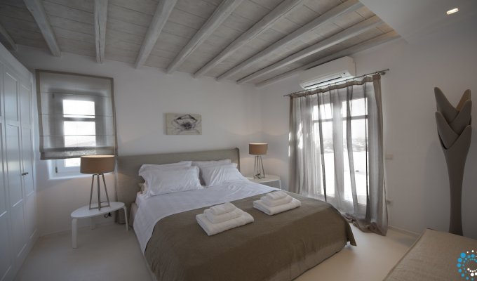 Greece Villa Vacation rentals Mykonos overlooking the city and the Aegean Sea 