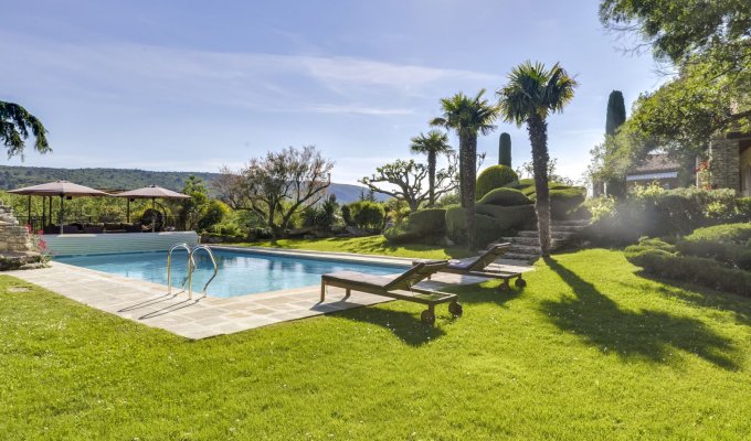 Provence Luberon luxury villa rentals with heated private pool and jacuzzi