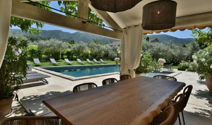 Provence Luberon luxury villa rentals with heated private pool & staff
