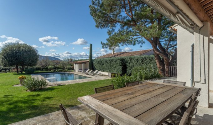 Provence Luberon luxury villa rentals with heated private pool 