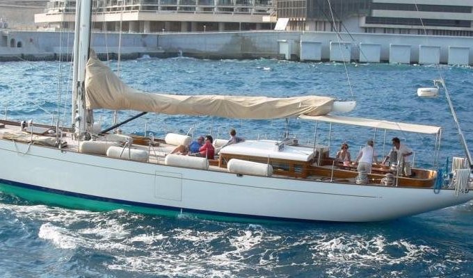 Luxury Yacht Charter from Marseille with crew