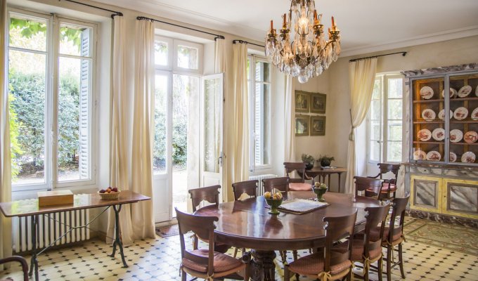 Provence Coast villa rentals near Arles heated pool receptions weddings