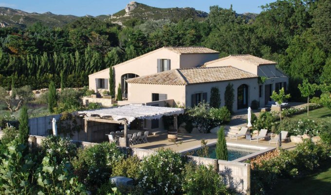 Saint Remy de Provence luxury villa rentals with heated private pool & staff chef