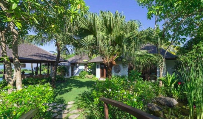 Indonesia Bali Villa Vacation Rentals in Canggu with panoramic view of the ocean and with staff