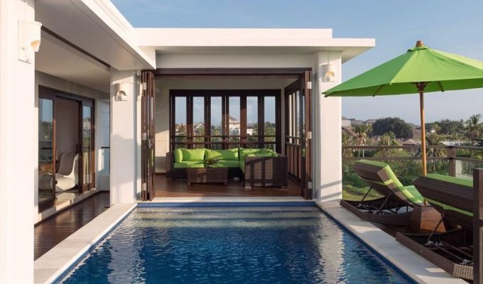 Indonesia Bali Beachfront Villa Vacation Rentals in Canggu is 300m from Pererenan beach and with staff