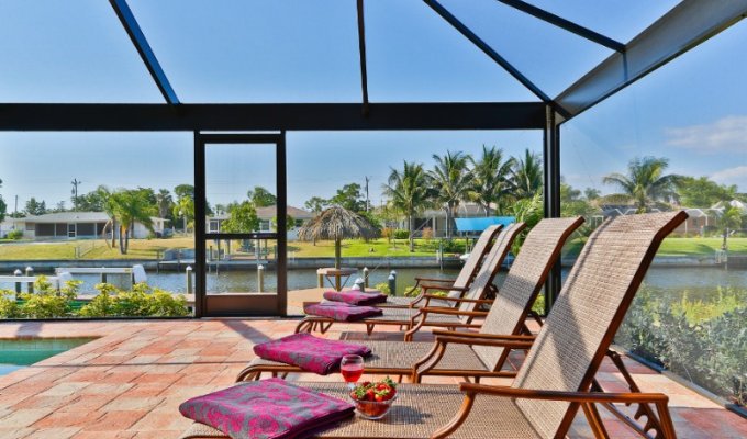 Cape Coral Waterfront Villa Vacation Rental heated pool jacuzzi & dock