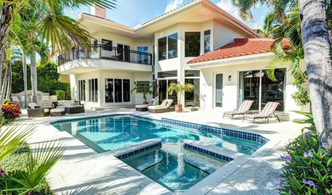 Delray Beach Waterfront villa Vacation Rentals Florida heated pool & jacuzzi