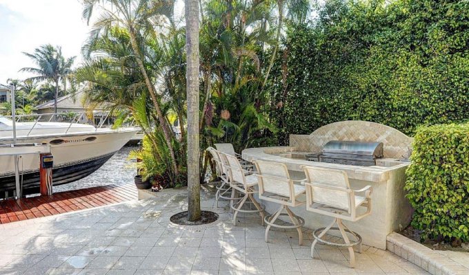 Delray Beach Waterfront villa Vacation Rentals Florida heated pool & jacuzzi