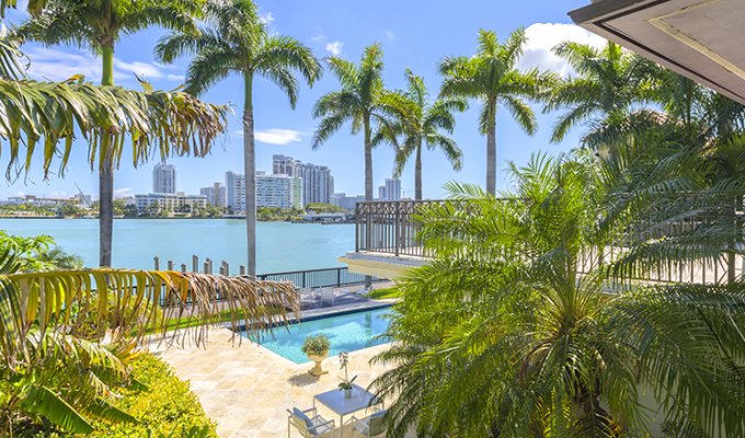 Miami Beach Waterfront Luxury Villa rental Venetian Islands heated pool & jacuzzi