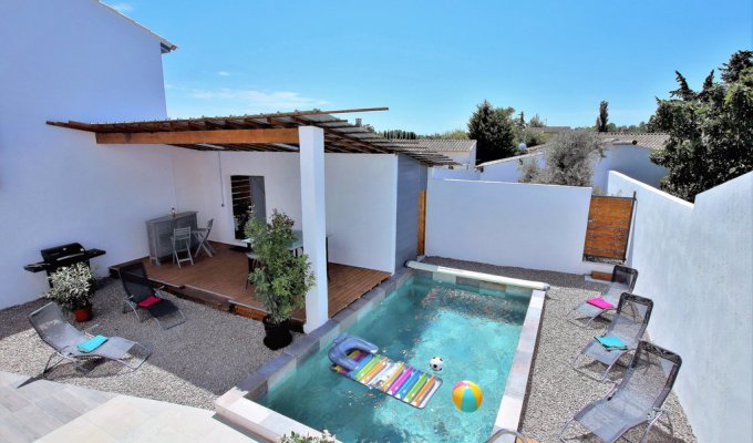 Salon de Provence Holiday Home Rental with private swimming pool