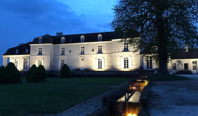 Champagne holiday Chateau rental vineyard near Troyes et Lacs