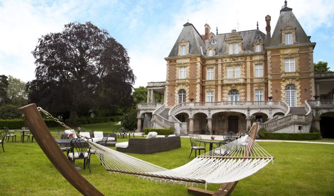 Paris Castle rental for exclusive stays with staff and concierge services