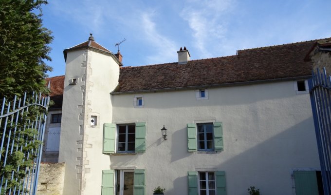 Champagne Cottage Rental in a quiet village with secluded walled garden