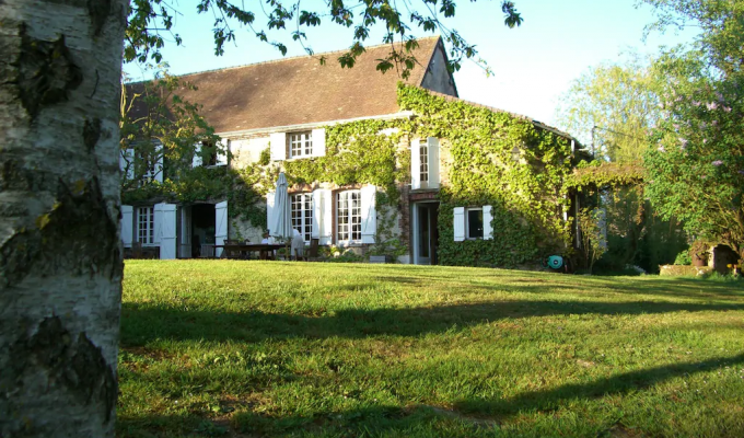 Champagne holiday home rental with pond and private pool located on the edge of a small village