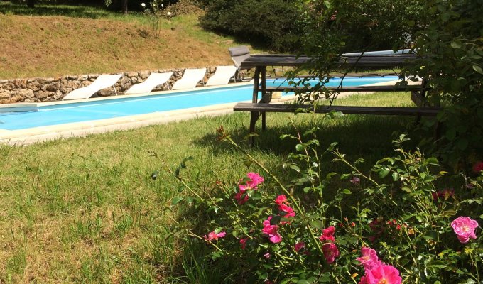 Champagne holiday home rental with pond and private pool located on the edge of a small village