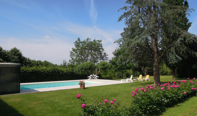 Champagne holiday home rental on a property with a park, castle and heated pool