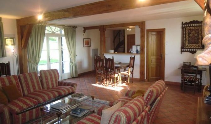 Champagne holiday home rental on a property with a park, castle and heated pool