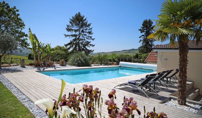 Champagne holiday house rental with heated pool near Epernay and vineyards