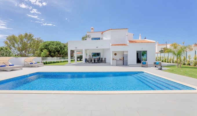 Albufeira Villa Holiday Rental with private heated pool and close to beaches, Algarve