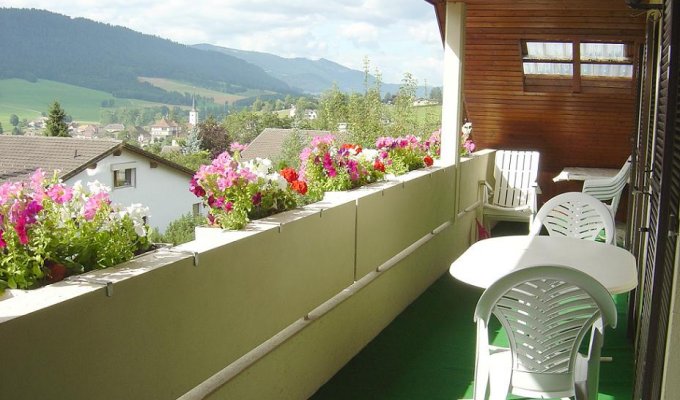 Holiday Apartment rental 4/6 pers at 20 km from the lake in Travers in Neuchâtel canton