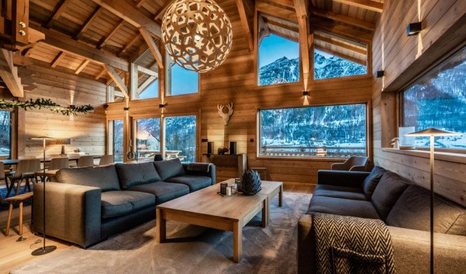 Serre Chevalier Luxury Chalet Rental near the slopes with sauna and concierge service