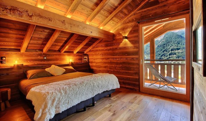 Luxury Chalet Rental near Southern Alps slopes with heated swimming pool, spa and sauna