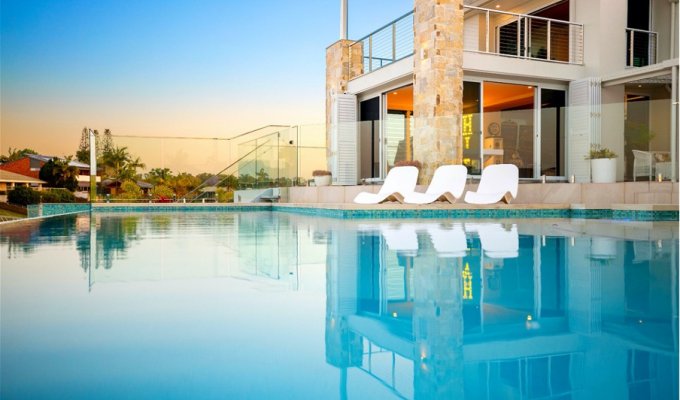 Luxury villa rental Gold Coast Australia with private pool and close to restaurants