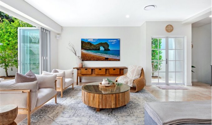 Luxury villa rental Gold Coast Australia with private pool house 