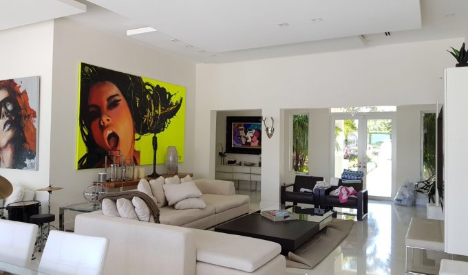 Waterfront Miami Beach luxury villa with private pool