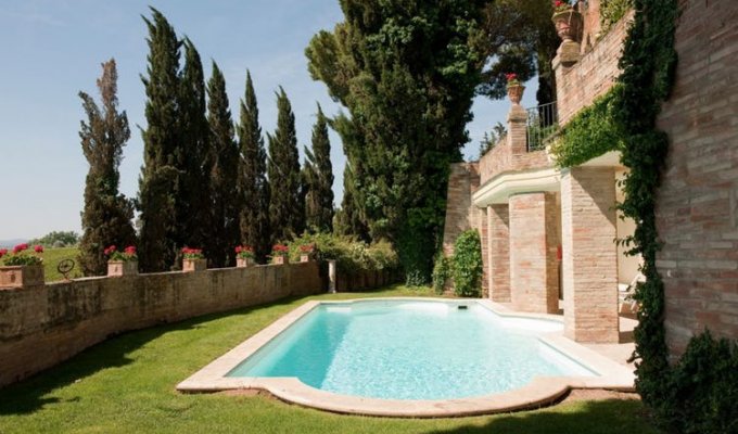 TUSCANY HOLIDAY VILLA RENTALS - Luxury Villa Vacation Rentals with private pool near Florence - Italy 