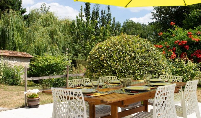  Champagne Holiday cottage rental with heated open  pool near Reims and vineyards