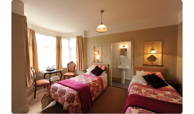 Cresta Guest House Bed and Breakfast Devon South West England