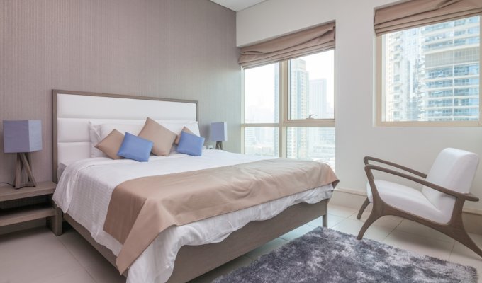 Dubai apartment rentals in Royal Oceanic Dubai Marina with Sea View