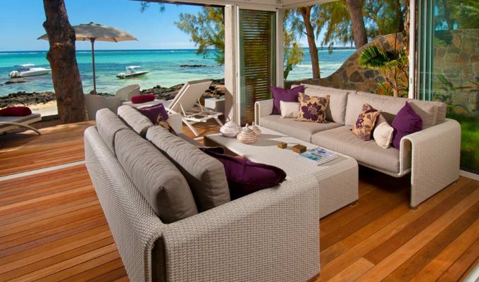 Mauritius villa rentals on Roches Noires beach, close to Belle Mare
