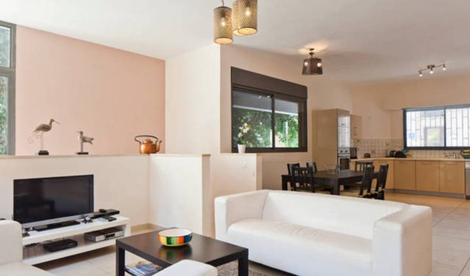 Israel Luxury Apartment Vacation rentals 4 Bedroom Duplex in Tel Aviv, few meters from the beaches