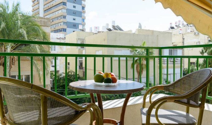Israel Apartment vacation rentals  3 Bedroom in Tel Aviv center, close to the Beaches