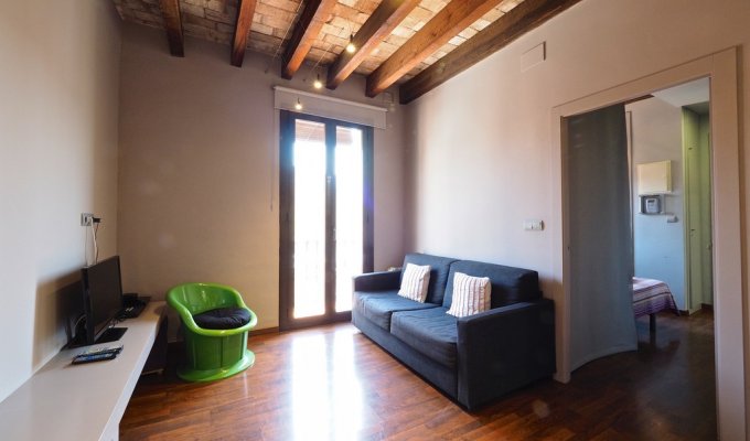Apartment to rent in Barcelona Gracia Wifi AC balcony