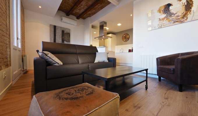 Apartment to rent in Barcelona Raval Wifi balcony AC