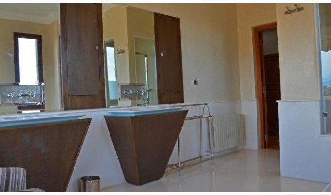 Bathroom of luxury villa in Marrakech 