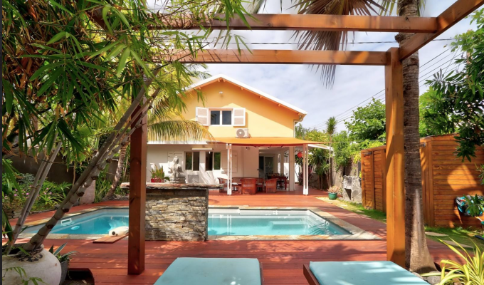 Reunion Island seafront Villa Holiday Rental in Saint Gilles les Bains 7 mins from Boucan Canot Beach