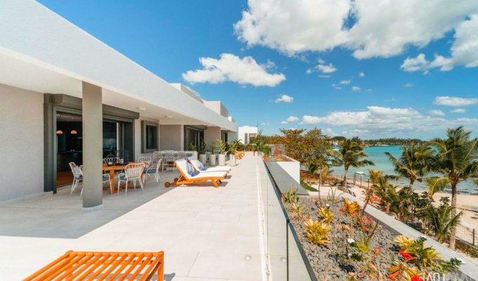 Beachfront Mauritius Penthouse rental Pereybere sea view & shared pool