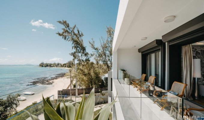 Beachfront Mauritius Penthouse rental Pereybere sea view & shared pool