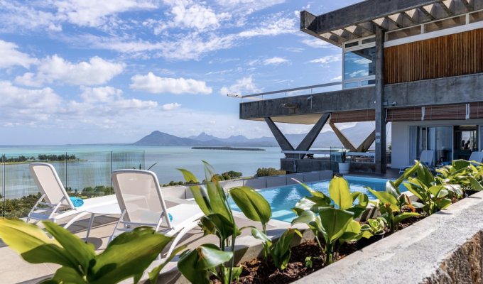 Beachfront Mauritius villa rentals on Roches Noires beach, close to Belle Mare